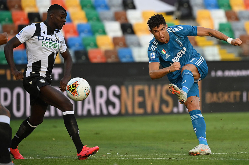 Juve berusaha merestorasi keunggulan melalui sepakan-sepakan jarak jauh, sedangkan tuan rumah menurunkan tempo permainan sambil beberapa kali mengancam melalui pergerakan Sema.