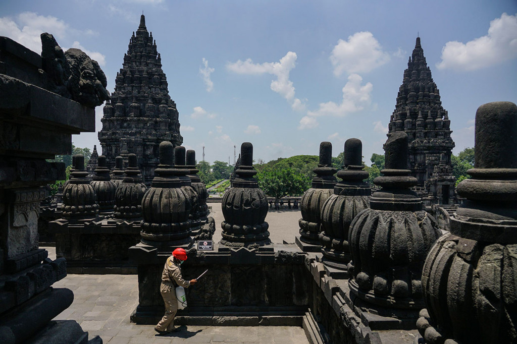 Pandemi covid-19 sangat berdampak pada sektor pariwisata di Indonesia, tak terkecuali Yogyakarta. Kunjungan wisatawan domestik maupun mancanegara ke Kota Gudeg tersebut menurun drastis bahkan sampai menyentuh angka nol.