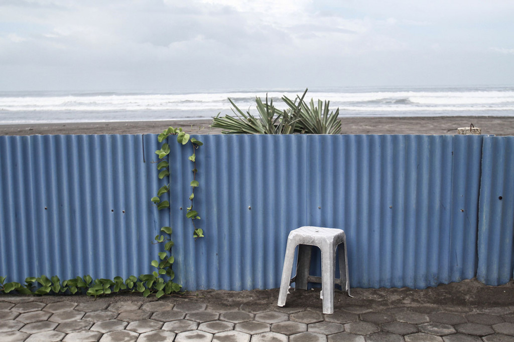 Demikian juga terjadi pada kunjungan wisatawan domestik pada April 2020 di masa pandemi covid-19, 0 orang, atau turun 100 persen bila dibandingan periode yang sama tahun lalu yang mencapai mencapai 685.688 orang. Alhasil, roda perekonomian di Yogyakarta yang sebagian besar bergantung pada sektor pariwisata pun lumpuh.