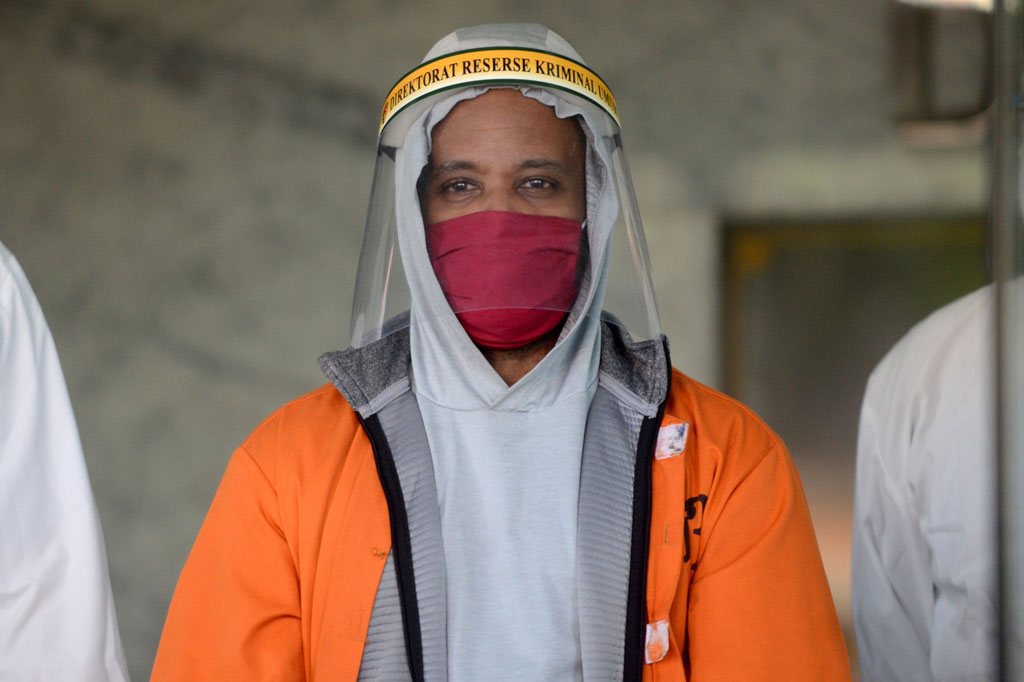 Polisi menangkap Marcus pada Kamis, 23 Juli 2020 pukul 18.40 WITA bersama teman wanitanya di suatu vila di Kabupaten Badung. Barang bukti yang disita yaitu satu paspor, lima telepon genggam, satu pisau lipat, 14 perlengkapan aktivitas seksual, dan 13 barang bukti elektronik lain.