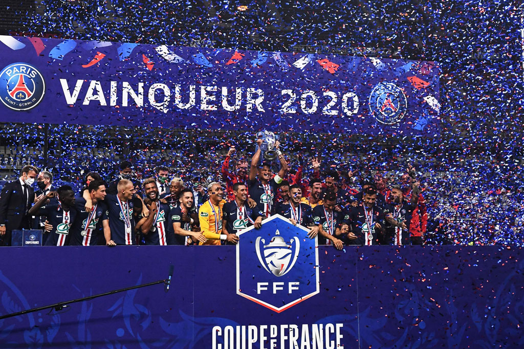 Paris Saint-Germain menjuarai Piala Prancis seusai mengalahkan AS Saint-Etienne 1-0 dalam partai final di Stade de France, Saint-Dennis, Sabtu, 25 Juli 2020 dini hari WIB. Gol tunggal PSG dicetak oleh Neymar.