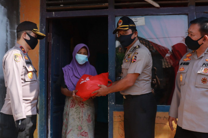 Tantan menambahkan, kegiatan tersebut merupakan salah satu wujud kepedulian kepolisian khususnya alumni Angkatan 91 kepada masyarakat serta mendukung program pemerintah dalam menghadapi covid-19 yang sedang melanda secara global maupun secara nasional.