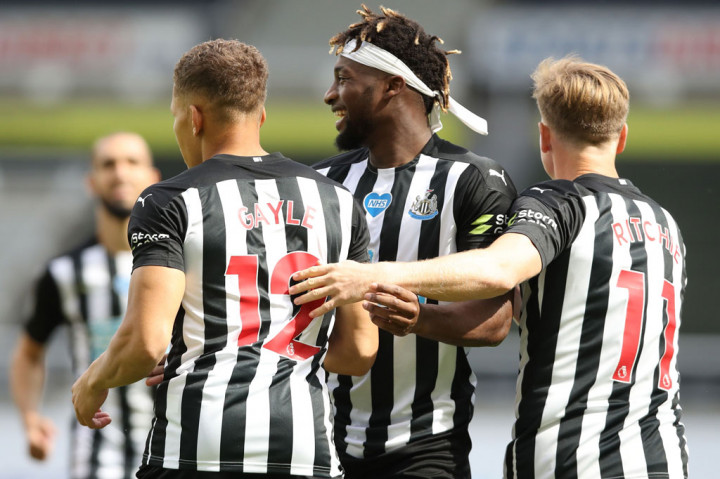 The Reds dikejutkan lewat gol cepat yang disarangkan Dwight Gayle pada menit pertama setelah menerima umpan manis Jonjo Selvey dalam situasi tendangan bebas. Gayle yang tinggal berhadapan dengan Alisson Becker tak kesulitan untuk membawa tuan rumah unggul.