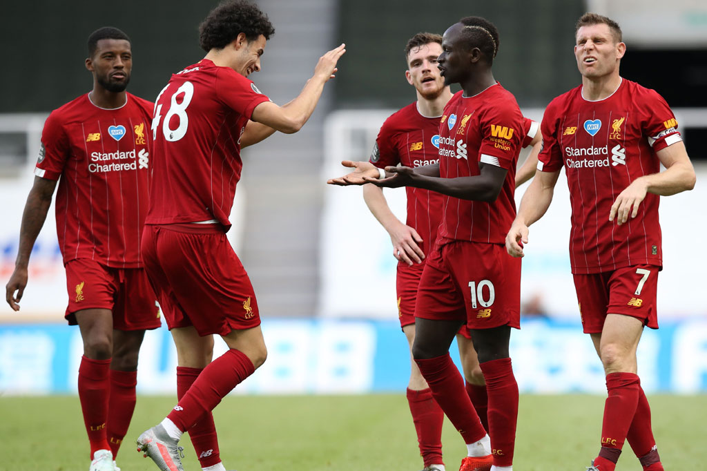 Tim Tamu menambah gol semenit jelang waktu normal usai. Sadio Mane melakukan tusukan dari sisi kiri sebelum melepaskan tendangan melengkung yang gagal dijangkau Dubravka. Skor 3-1 untuk The Reds bertahan hingga usai. 