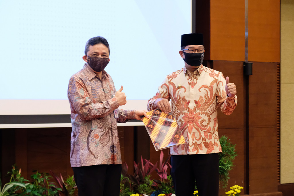 Penyerahan dokumen Persetujuan Prinsip Dukungan Kelayakan (Viability Gap Fund/VGF) Proyek KPBUPengelolaan Persampahan Legok Nangka, Provinsi Jawa Barat.