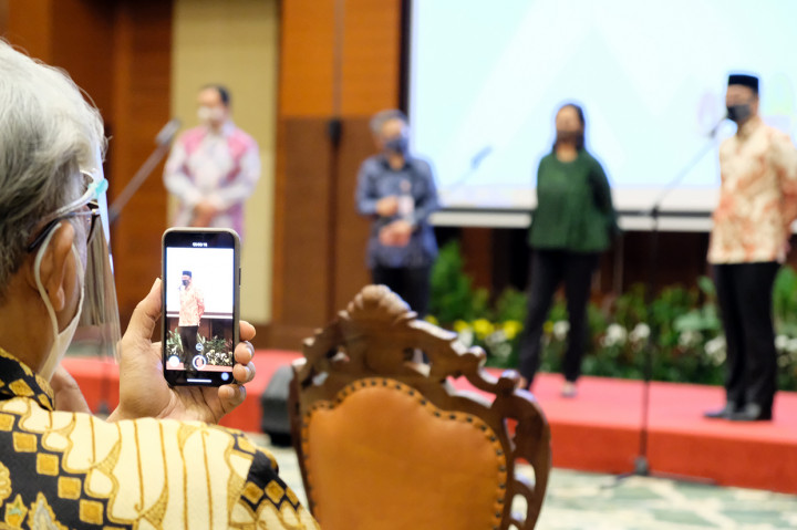 Gubernur Jawa Barat (Jabar) Ridwan Kamil mengusahakan pertumbuhan ekonomi Jawa Barat bisa mencapai 2,3 persen agar bisa mengerek pertumbuhan ekonomi nasional.