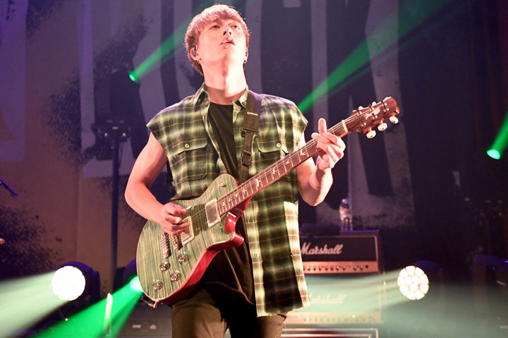 Pengumuman agensi menyatakan bahwa Yamashita mengalami demam pada Senin, 27 Juli 2020 pagi, dan tes PCR pada hari yang sama mengungkapkan dia terinfeksi virus korona.