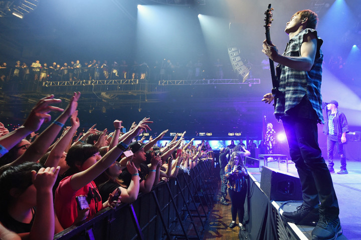 Yamashita saat ini dirawat di rumah sakit di Tokyo dan berada dalam kondisi stabil. Agensi mengonfirmasi tak ada kontak fisik antara Yamashita dan rekan-rekannya di ONE OK ROCK, dan kolega lainnya berada dalam kondisi sehat.