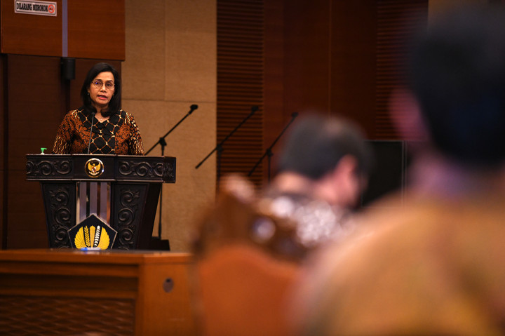 Menteri Keuangan Sri Mulyani memberikan sambutan dalam penandatanganan perjanjian kerja sama untuk program penjaminan pemerintah kepada korporasi padat karya di Kementerian Keuangan, Jakarta.