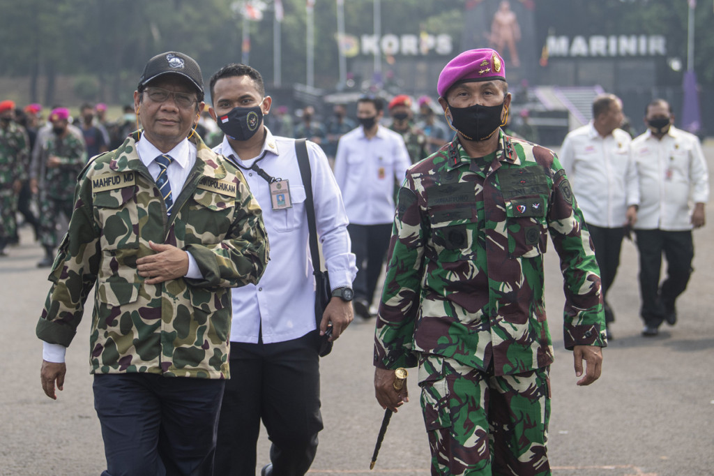 Dalam kunjungannya, Menko Polhukan memberi pengarahan terkait pelibatan TNI dalam menangani aksi terorisme. 