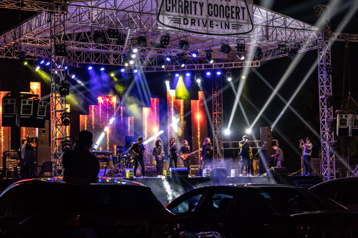 Konser musik di masa pandemi covid-19 tersebut diselenggarakan secara drive-in, dan penyelenggara mewajibkan penonton menyaksikannya dari dalam mobil sebagai protokol kesehatan.