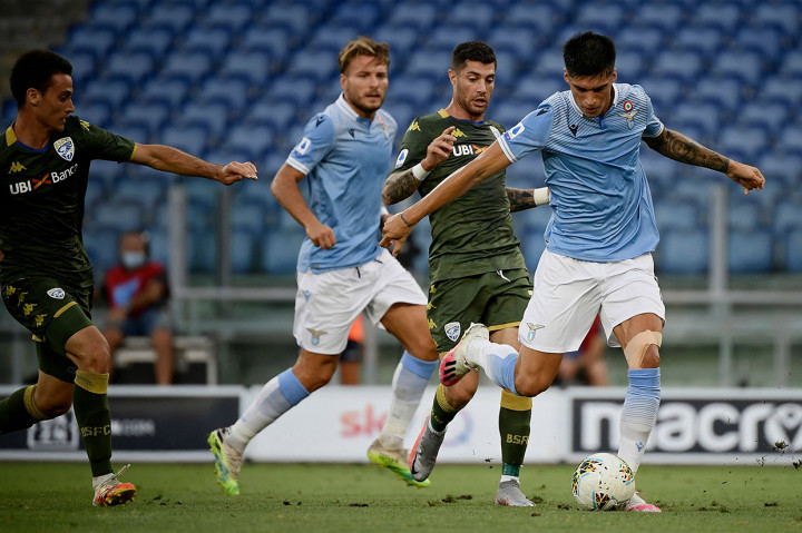 Tuan rumah menguasai jalannya pertandingan sejak awal laga, dan mampu memecah kebuntuan pada menit ke-17. Diawali pergerakan Joaquin Correa dari luar kotak penalti, ia kemudian memainkan operan satu-dua dengan Ciro Immobile dan terus meliuk melewati para pemain bertahan untuk kemudian menyelesaikan peluang dengan sepakan akurat.