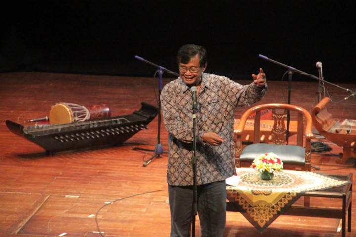 Budayawan dan Sastrawan Ajip Rosidi yang juga suami aktris senior Nani Wijaya, meninggal dunia pada Rabu, 29 Juli 2020. Sebelum mengembuskan napas terakhirnya, Ajip Rosidi sempat mendapatkan perawatan intensif di Rumah Sakit Umum Daerah Tidar Kota Magelang. MI/Iwan J Kurniawan