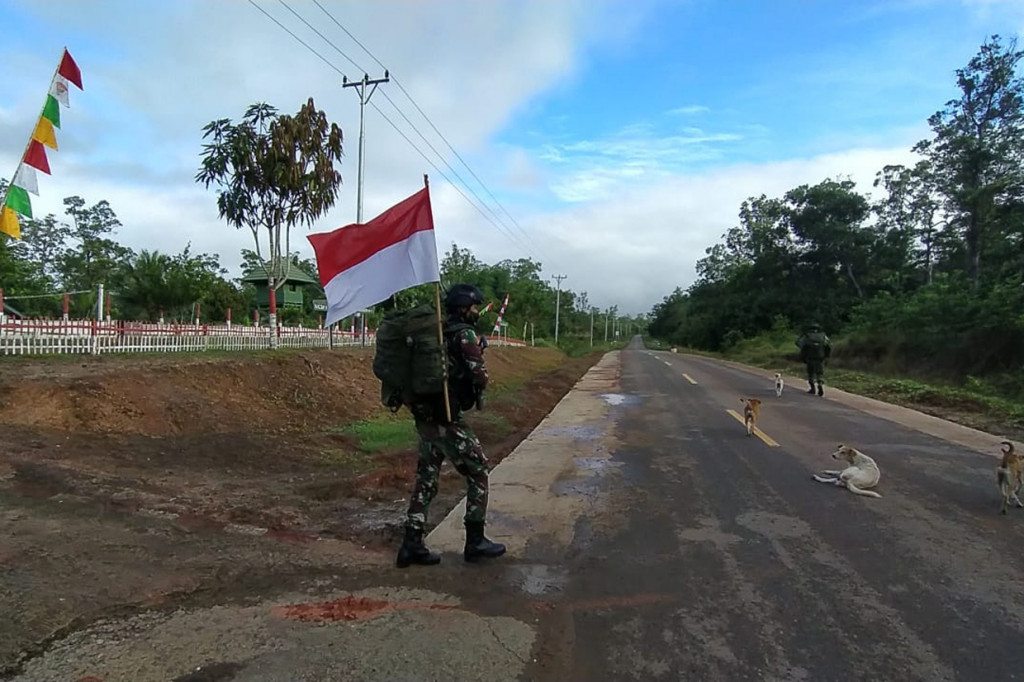 Salah satu diantaranya Patok Monumen Meridian (MM) 11.4 yang berada di Distrik Elikobel, Kabupaten Merauke, Papua, yang merupakan tanggung jawab dari Pos Bim. Patroli Patok kali ini dilaksanakan dan dipimpin langsung oleh Danpos Bim Letda Inf Winston bersama dengan 9 orang anggotanya. Jarak tempuh dari Pos menuju Patok MM. 11.4 memang tidak begitu jauh yakni ± 18 km, namun dibutuhkan waktu empat sampai dengan lima hari perjalanan pulang pergi.