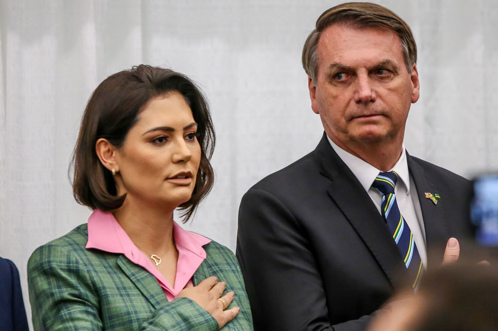 Pengumuman itu datang lima hari setelah Presiden Jair Bolsonaro menyatakan sudah sembuh dari penyakitnya dan telah melanjutkan rutinitas kerjanya secara normal.