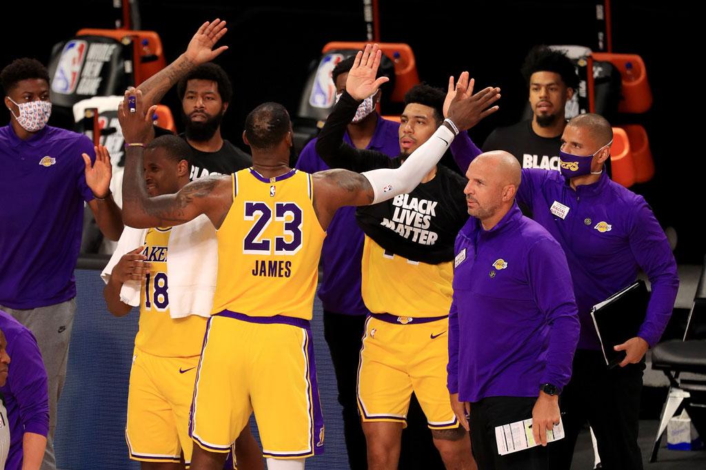 Laga yang dimainkan di ESPN Wide World of Sports Complex, Orlando, Florida tersebut menandai dimulainya kembali musim NBA.