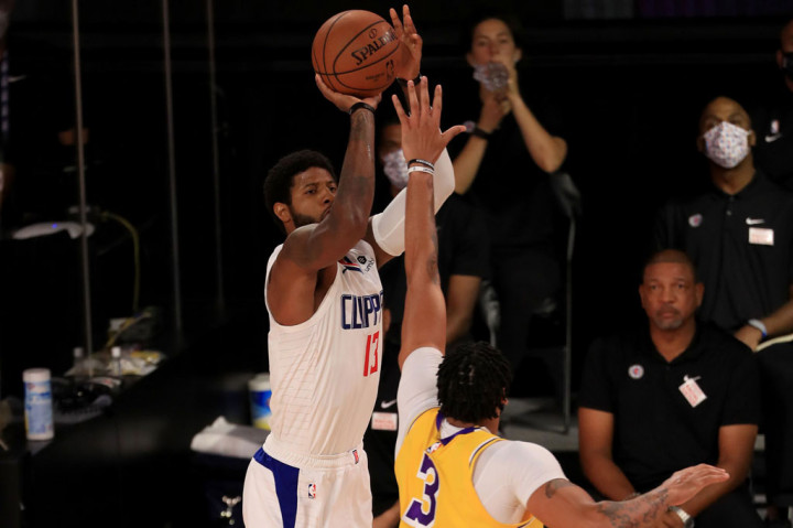 Sementara itu Paul George mengemas 30 poin untuk Clippers, namun ia gagal saat berusaha memasukkan lemparan tiga poin menjelang berakhirnya laga. Kawhi Leonard menyelesaikan pertandingan dengan 28 poin, Patrick Beverly menambahi 12 poin, dan Reggie Jackson menyumbang 10 poin.