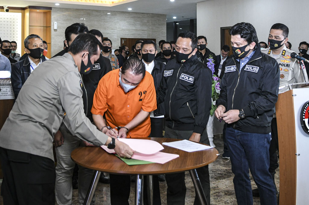 Terpidana kasus korupsi pengalihan hak tagih (cessie) Bank Bali Djoko Tjandra resmi berstatus sebagai warga binaan Rumah Tahanan (Rutan) Salemba cabang Mabes Polri, Jakarta Pusat, Jumat, 31 Juli 2020 malam.