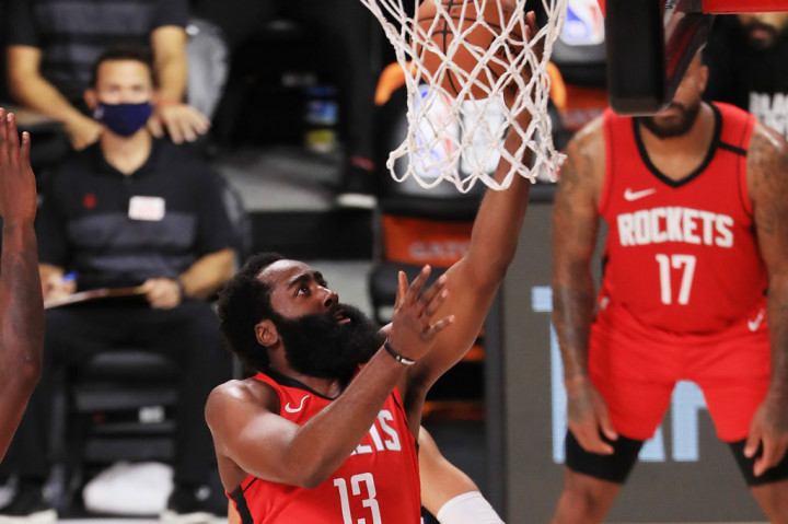 Tertinggal 139-137, Houston memaksimalkan tip-in Harden untuk memasukkan bola lemparan bebas Robert Covington dengan waktu tersisa 3,3 detik untuk memaksa dimainkannya overtime. Covington menambahi lemparan tiga poin saat overtime menyisakan 1:22 untuk memperbesar keunggulan Rockets menjadi 150-146.