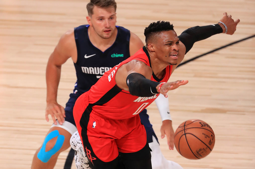 Luka Doncic mencatatkan triple-double ke-15nya di liga dengan mengemas 28 poin, 13 rebound, dan sepuluh assist. 