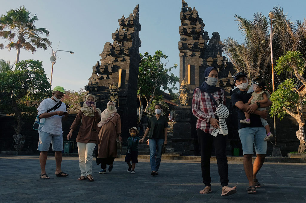 Seperti diketahui, Pemerintah Provinsi Bali mulai membuka sektor pariwisata bagi wisatawan domestik mulai Jumat, 31 Juli 2020. Pembukaan tersebut diikuti sejumlah persyaratan yang mengedepankan aspek kesehatan dan kualitas untuk memberi pelindungan, kenyamanan, dan keamanan bagi wisatawan yang berkunjung selama masa pandemi covid-19. 