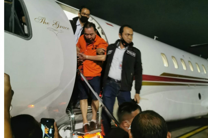 Djoko langsung ditahan di Lembaga Pemasyarakatan Salemba cabang Mabes Polri terkait kasus Bank Bali. Dalam perkara ini, Mahkamah Agung memvonis Djoko selama dua tahun penjara.