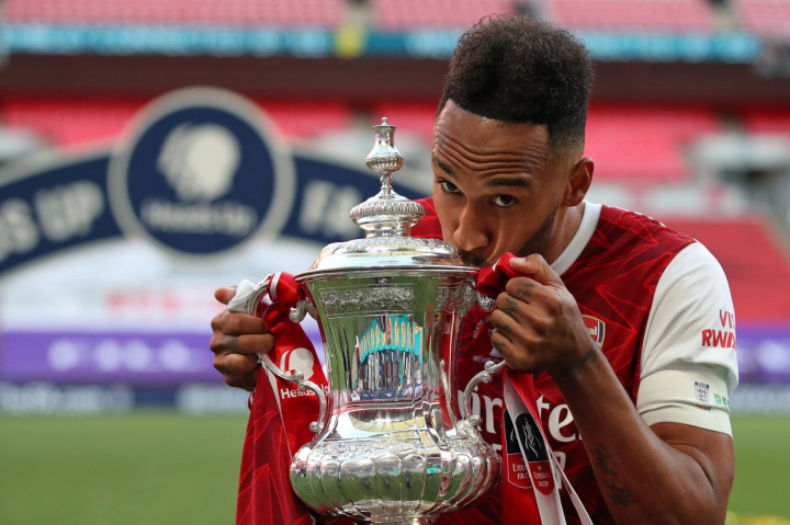 Kapten Arsenal itu mencetak dua gol kemenangan timnya di laga tersebut. AFP Photo/Adam Davy