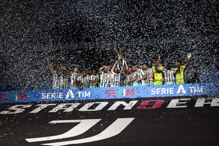 Juventus merayakan gelar juara Liga Italia 2019/2020 di Stadion Allianz, Turin, Italia.