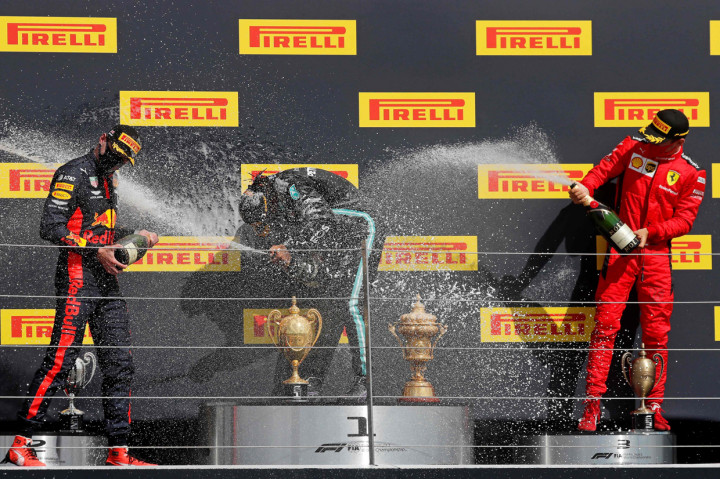 Pebalap 34 tahun ini berhasil mengungguli pebalap Red Bull Racing Marx Verstapen yang mengakhir balapan di posisi kedua, serta Charles Leclrec dari Ferrari di posisi ketiga. AFP Photo/Frank Augstein