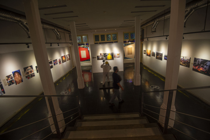 Dalam pameran tersebut terdapat 236 foto yang telah diseleksi, serta akan disajikan dalam buku. Foto-foto itu berasal dari karya 69 pewarta foto ANTARA yang tersebar di 29 wilayah di Indonesia.
