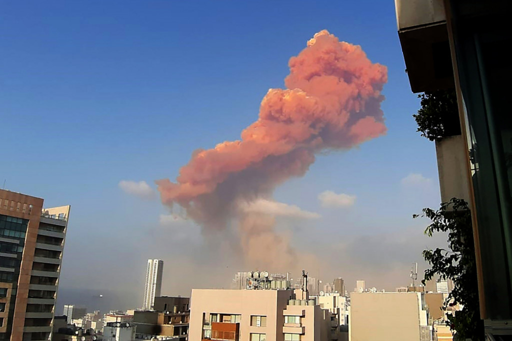 Sebuah ledakan dahsyat mengguncang Beirut, Ibu Kota Lebanon.