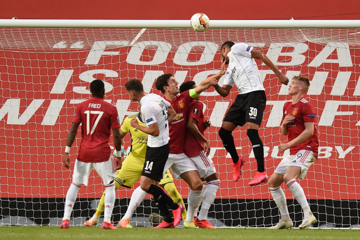 Dari 'starting eleven' MU, hanya kapten Harry Maguire yang bisa dianggap sebagai pemain utama dan hal itu dimanfaatkan oleh tim tamu untuk mencoba menguasai jalannya pertandingan.