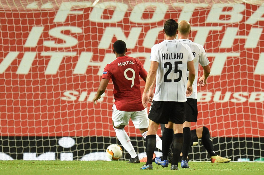 Gol itu sekaligus membuat Martial jadi top skor MU di semua kompetisi musim ini dengan torehan 23 gol, jumlah yang setara dengan koleksi golnya dalam dua musim sebelumnnya.