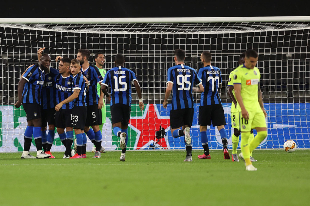 Inter akhirnya berhasil memecah kebuntuan pada menit ke-33. Bek kiri Alessandro Bastoni mengirim umpan panjang dari areanya sendiri, bola tertuju ke Romelu Lukaku yang mampu memenangi duel dengan Xabier Etxeita dan kemudian menyelesaikan peluang dengan sepakan keras kaki kiri. Keunggulan Inter pun bertahan sampai turun minum.