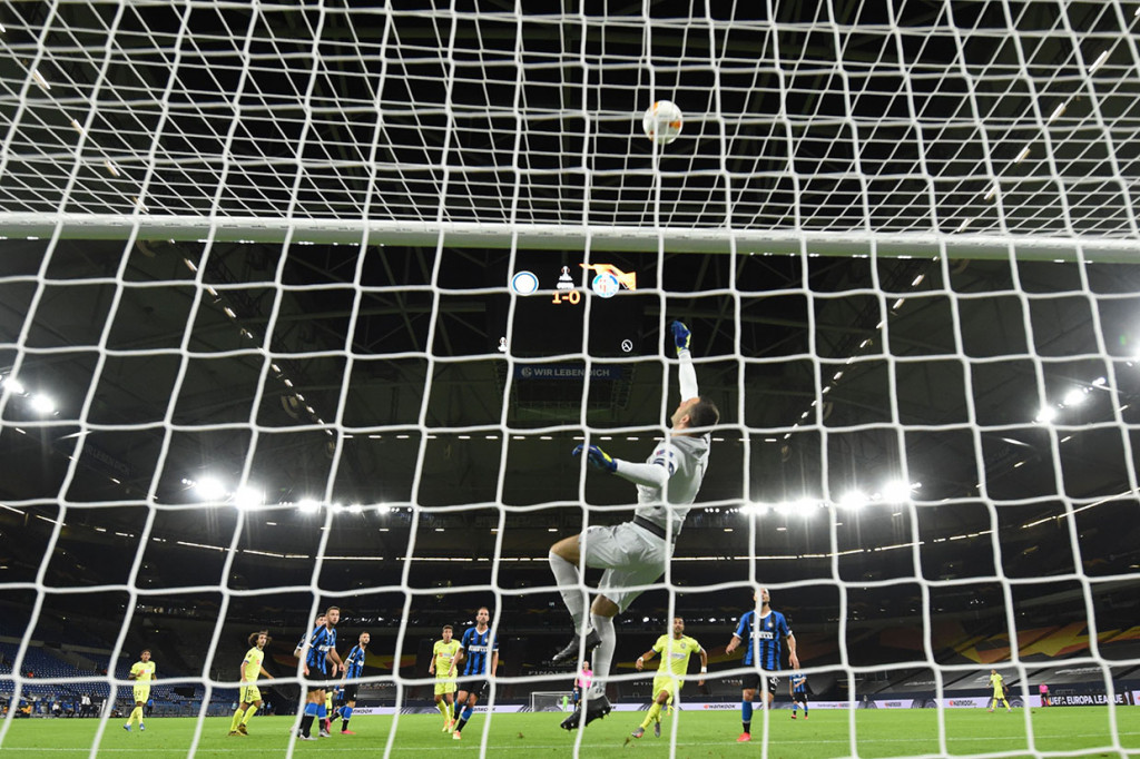 Getafe bukan tanpa peluang. Umpan silang Allan Nyom ditanduk Jaime Mata namun kiper Handanovic sigap menepisnya sehingga hanya menghasilkan tendangan sudut.