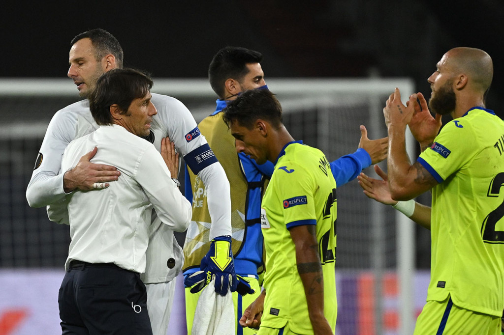 Tak ada gol lagi hingga laga usai. Kemenangan 2-0 sudah lebih dari cukup bagi Inter untuk membuka pintu ke perempat final Liga Europa.