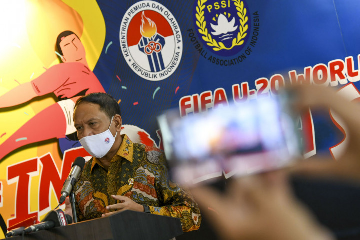 Sementara, Menpora Zainudin Amali mengatakan Stadion GBT sejauh ini layak menjadi venue Piala Dunia U-20 2021. Meskipun sejauh ini masalah bau tak sedap akibat letak tempat pembuangan akhir (TPA) Benowo dengan Stadion GBT sangat dekat.