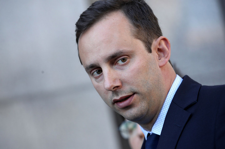 Mantan insinyur Google, Anthony Levandowski dijebloskan ke penjara selama 18 bulan karena mencuri rahasia dagang Google terkait mobil swakemudi. Kasus itu terjadi sebelum Levandowski menjabat kepala divisi di UBER pada 2016. Sebelumnya, jaksa menuntut hukuman penjara 27 bulan untuk Levandowski.