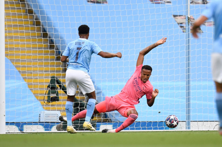 Memasuki pertandingan dengan bekal kemenangan 2-1 di leg pertama, City segera tancap gas dan memimpin lewat gol Raheem Sterling pada menit ke-9, yang diawali blunder lini belakang Real Madrid.