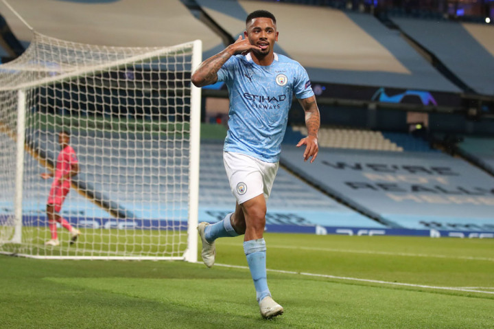 Varane kembali melakukan blunder pada menit ke-68 ketika ia melepaskan umpan sundulan ke arah Courtois, yang lagi-lagi dipotong Jesus dan kali ini pemain Brasil itu dengan tenang melesakkan bola ke gawang yang kosong untuk membawa City kembali memimpin 2-1.