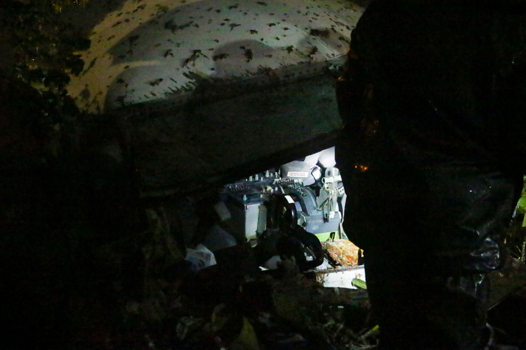 Pejabat Kozhikode Seeram Sambasiva mengatakan bahwa 17 orang tewas akibat kejadian tersebut. Menurut daftar pasien yang dilihat oleh AFP, korban tewas termasuk bayi berusia 10 bulan dan balita berusia 18 bulan. Salah satu dari dua pilot yang tewas dalam kecelakaan itu, Deepak Sathe, adalah mantan pilot pesawat tempur Angkatan Udara.