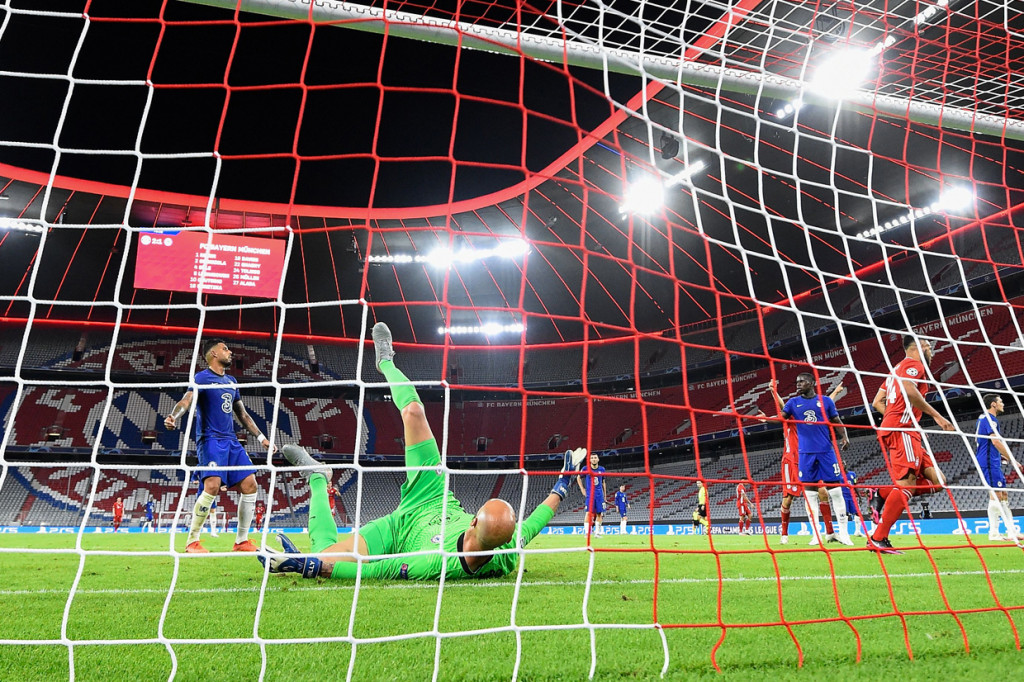 Corentin Tolisso melakukan selebrasi usai mencetak gol ke gawang Chelsea.
