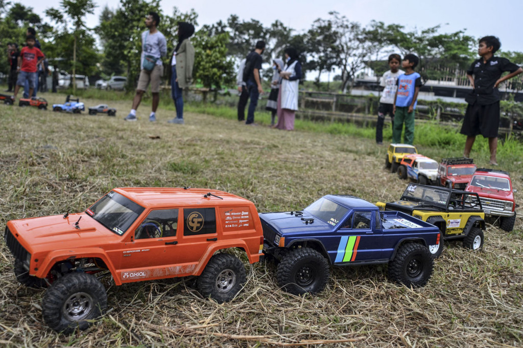 Peserta bersiap mengikuti lomba Kejurda RC Adventure Jabar Seri II Tasikmalaya, di Rumah Botram Saung Leuweng, Indihiang, Kota Tasikmalaya, Jawa Barat.