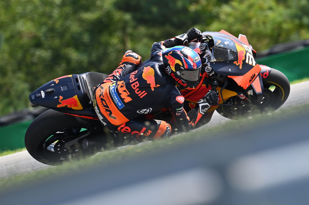 Pebalap Red Bull KTM Factory, Brad Binder, sukses merebut podium pertama pada MotoGP Ceko 2020.