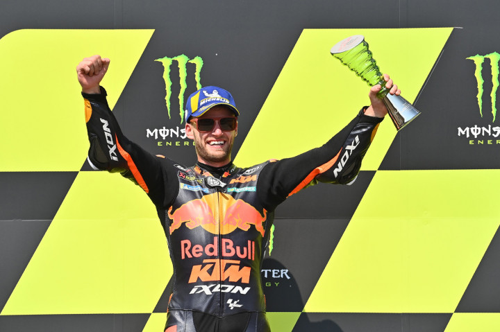 Ini adalah kemenangan pertama Binder di ajang MotoGP. Rider 24 tahun asal Afrika Selatan ini juga baru menjalani musim pertamanya di MotoGP. 
