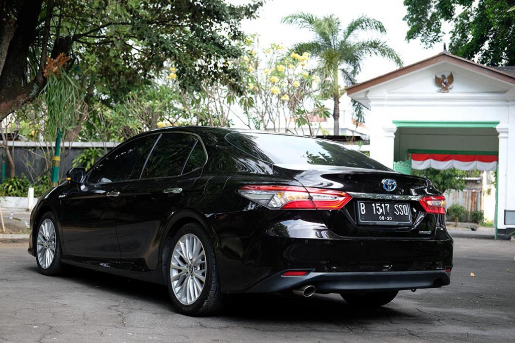 Lampu belakang tampak tebal berkat penggunaan LED, dan penampilan belakang kokoh.