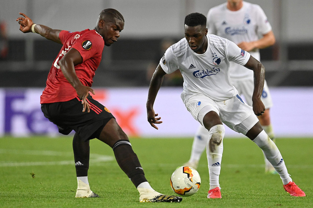 Namun, pemenang kompetisi 2017 itu kesulitan mengembangkan ritme awal permainan. Sementara pemain depan Kopenhagen berusia 18 tahun Mohamed Daramy dua kali mengancam lini belakang MU yang tampil sedikit kedodoran.