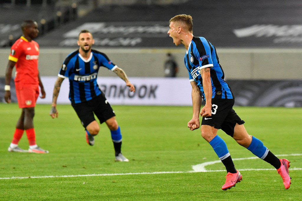 Inter mampu memecah kebuntuan terlebih dahulu pada menit ke-15 saat bola dari pergerakan Romelu Lukaku diblok bek Leverkusen. Bola mengarah ke Nicolo Barella yang kemudian melepaskan sepakan kaki kanan luar yang bersarang ke sudut kanan gawang Lukas Hradecky.