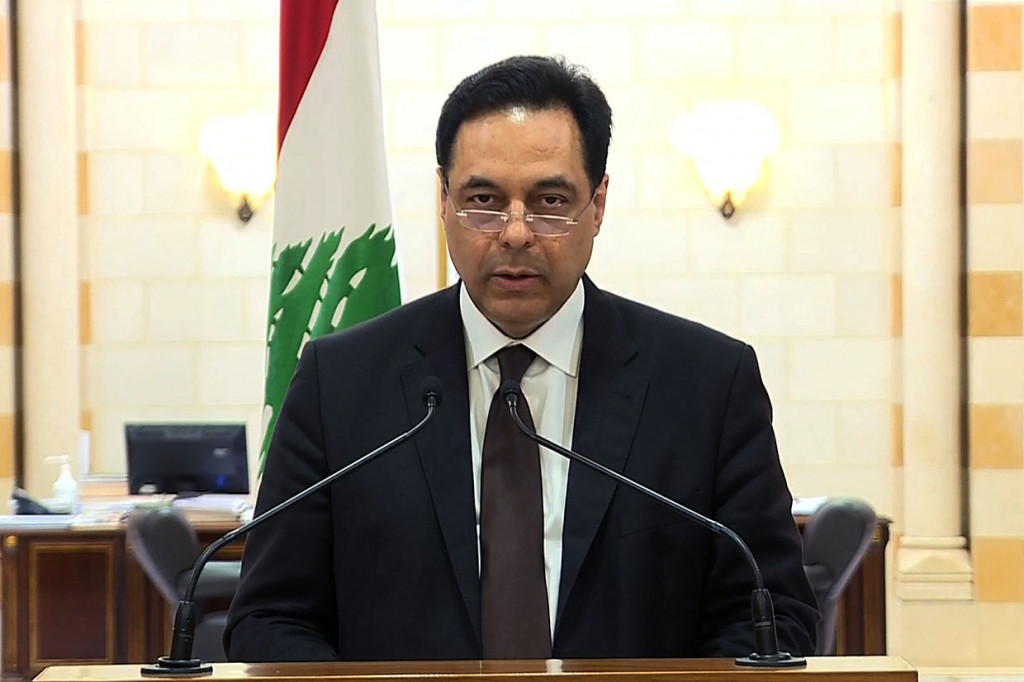 PM Hassan Diab mengundurkan diri dari jabatannya, di tengah kemarahan di dalam dan di luar pemerintahannya atas ledakan mematikan di pelabuhan Beirut yang dia sebut karena ketidakmampuan dan korupsi yang telah mendarah daging di Lebanon.
