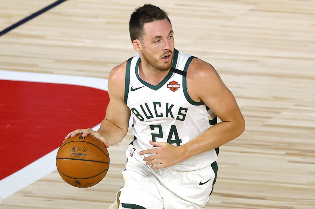 Connaughton sendiri harus pergi ke ruang ganti setelah terjatuh ke lapangan dan kepalanya terbentur pada kuarter keempat. Ini menambah pemain Milwaukee yang cedera setelah Giannis Antetokounmpo (bedah gigi) yang terpaksa berada di pinggir lapangan.